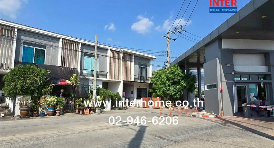 À vendre 3 chambres maison de ville à Bang Sao Thong, Samut Prakan