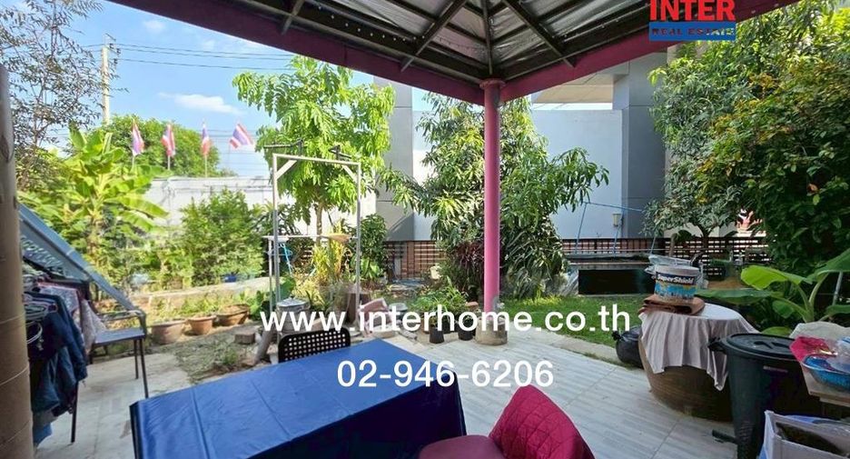 À vendre 3 chambres maison de ville à Bang Sao Thong, Samut Prakan