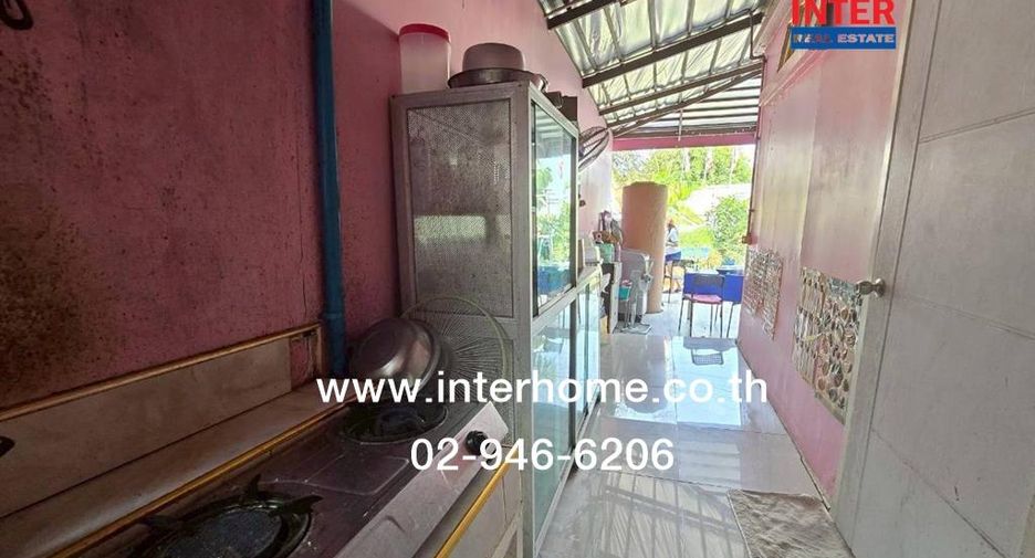 À vendre 3 chambres maison de ville à Bang Sao Thong, Samut Prakan