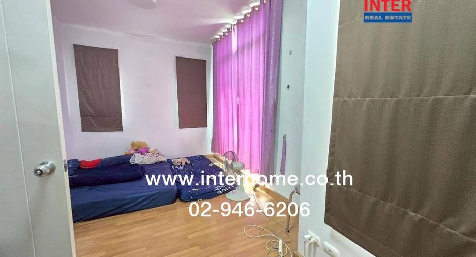 À vendre 3 chambres maison de ville à Bang Sao Thong, Samut Prakan