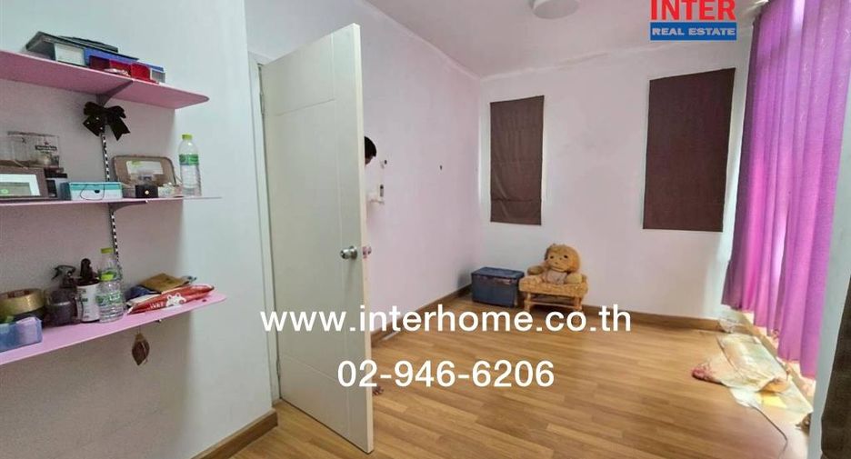 À vendre 3 chambres maison de ville à Bang Sao Thong, Samut Prakan