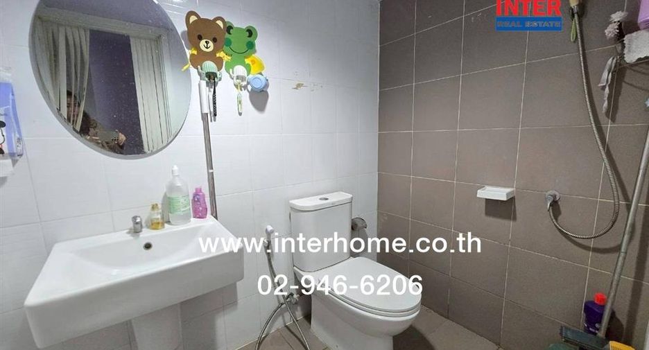 À vendre 3 chambres maison de ville à Bang Sao Thong, Samut Prakan