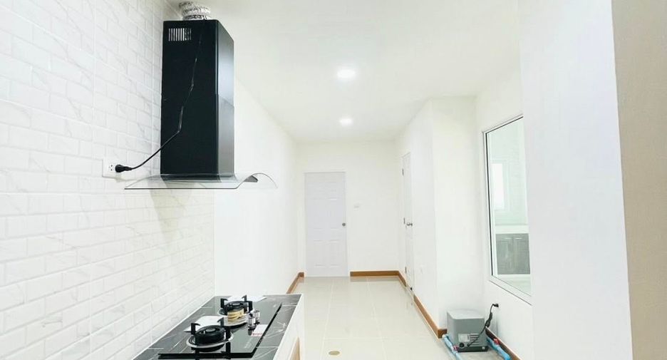 For sale 3 bedrooms house in Si Racha, Chonburi