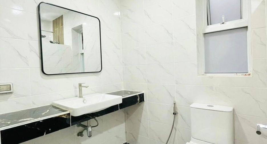 For sale 3 bedrooms house in Si Racha, Chonburi