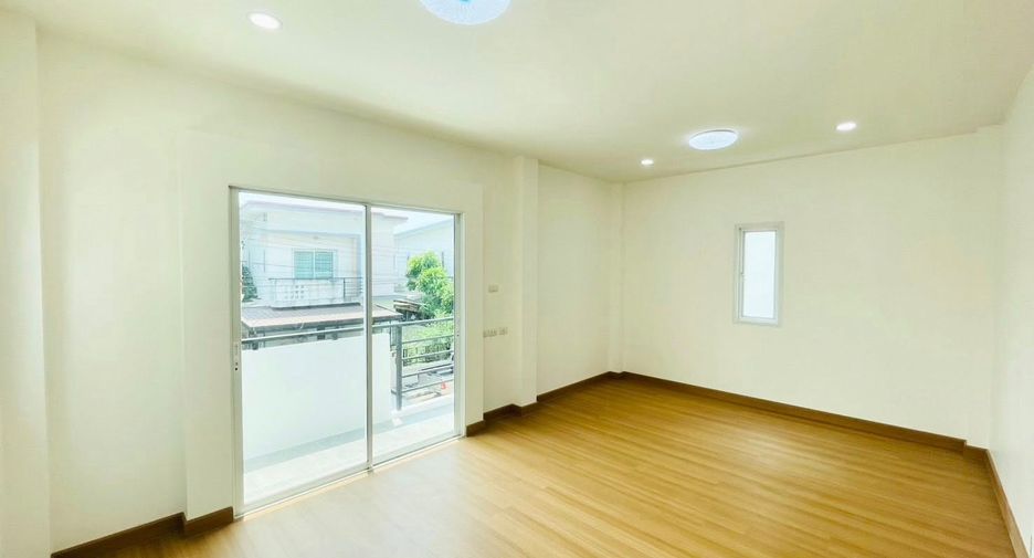 For sale 3 bedrooms house in Si Racha, Chonburi