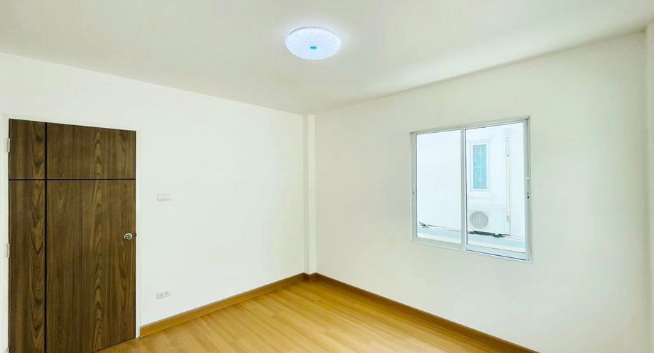 For sale 3 bedrooms house in Si Racha, Chonburi