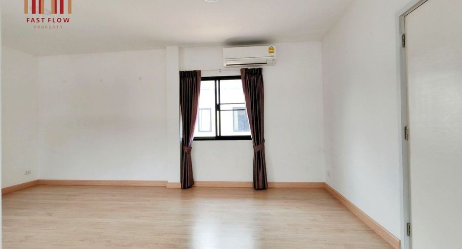 For sale 4 bedrooms house in Khlong Sam Wa, Bangkok