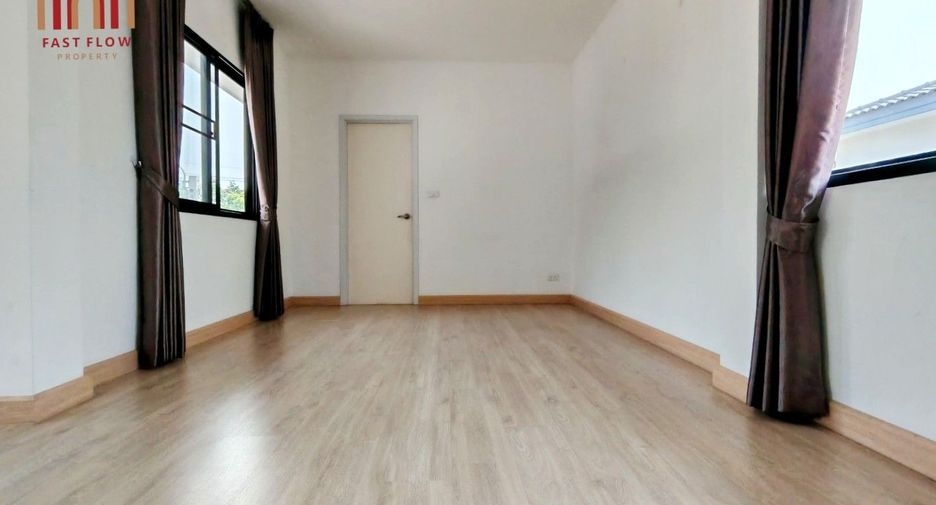 For sale 4 bedrooms house in Khlong Sam Wa, Bangkok