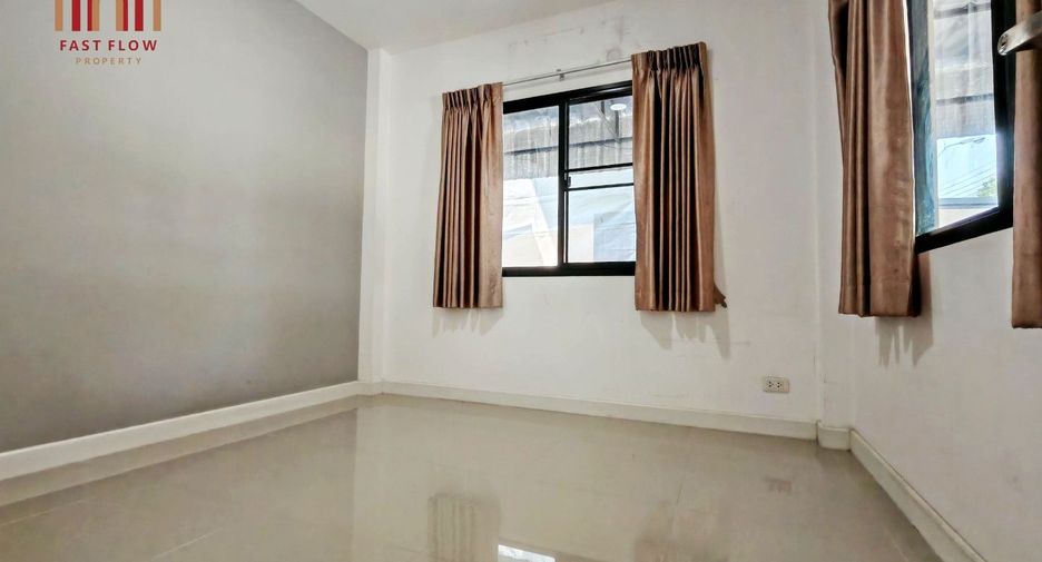 For sale 4 bedrooms house in Khlong Sam Wa, Bangkok