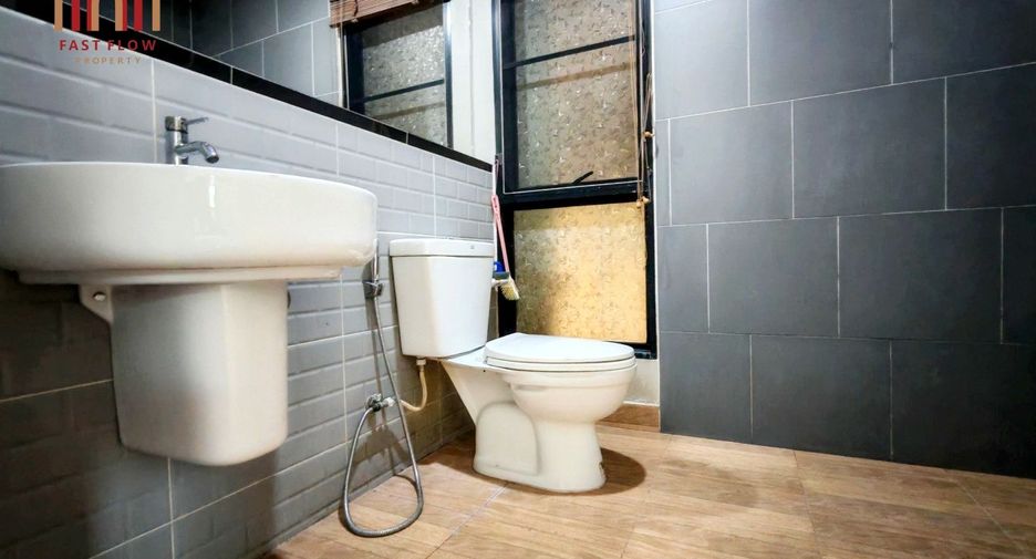 For sale 4 bedrooms house in Khlong Sam Wa, Bangkok