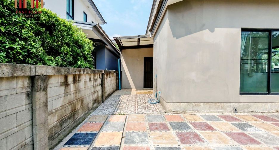 For sale 4 bedrooms house in Khlong Sam Wa, Bangkok
