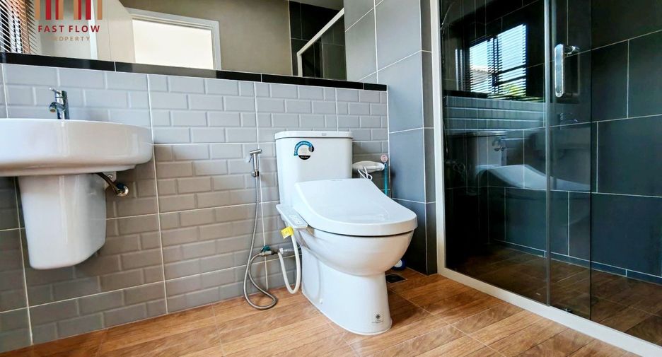 For sale 4 bedrooms house in Khlong Sam Wa, Bangkok