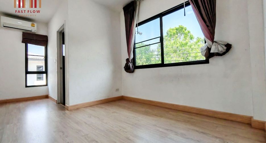 For sale 4 bedrooms house in Khlong Sam Wa, Bangkok