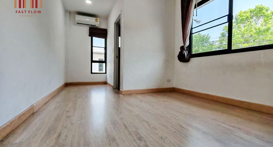 For sale 4 bedrooms house in Khlong Sam Wa, Bangkok