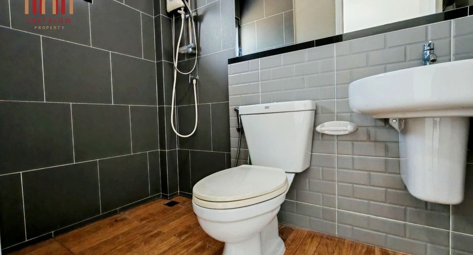For sale 4 bedrooms house in Khlong Sam Wa, Bangkok