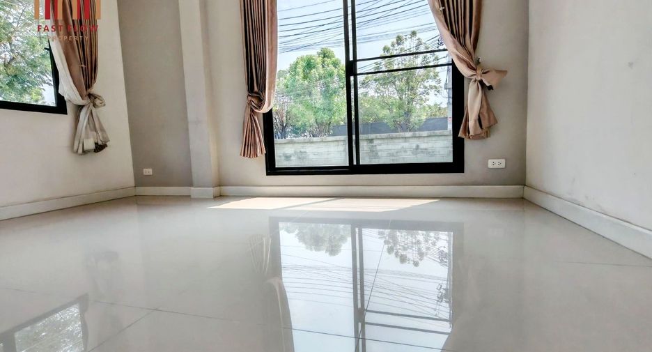 For sale 4 bedrooms house in Khlong Sam Wa, Bangkok