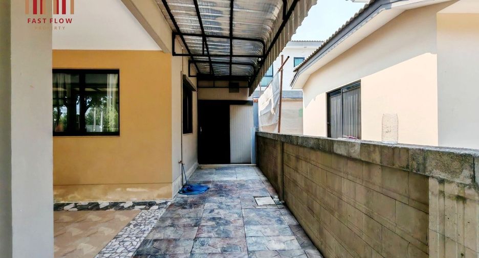 For sale 4 bedrooms house in Khlong Sam Wa, Bangkok
