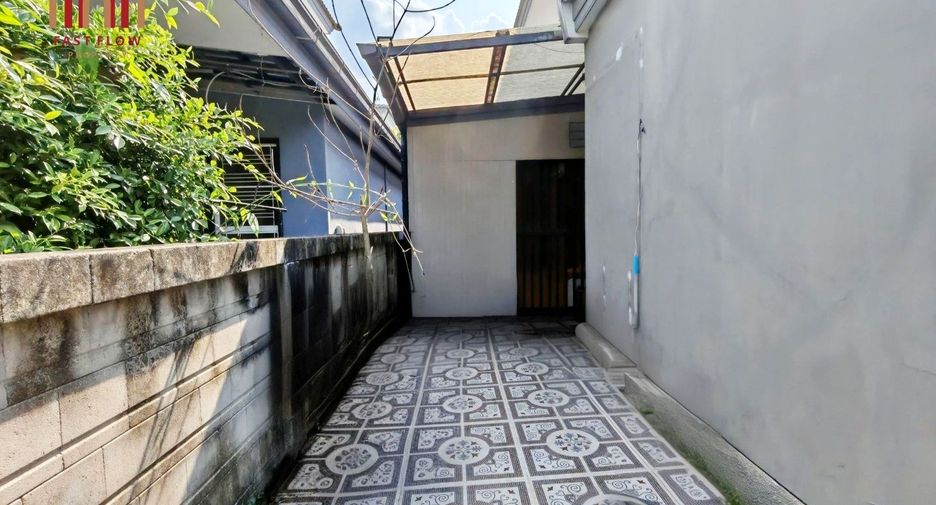 For sale 4 bedrooms house in Khlong Sam Wa, Bangkok