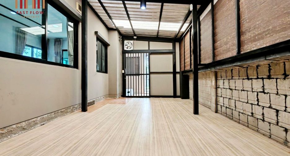 For sale 4 bedrooms house in Khlong Sam Wa, Bangkok