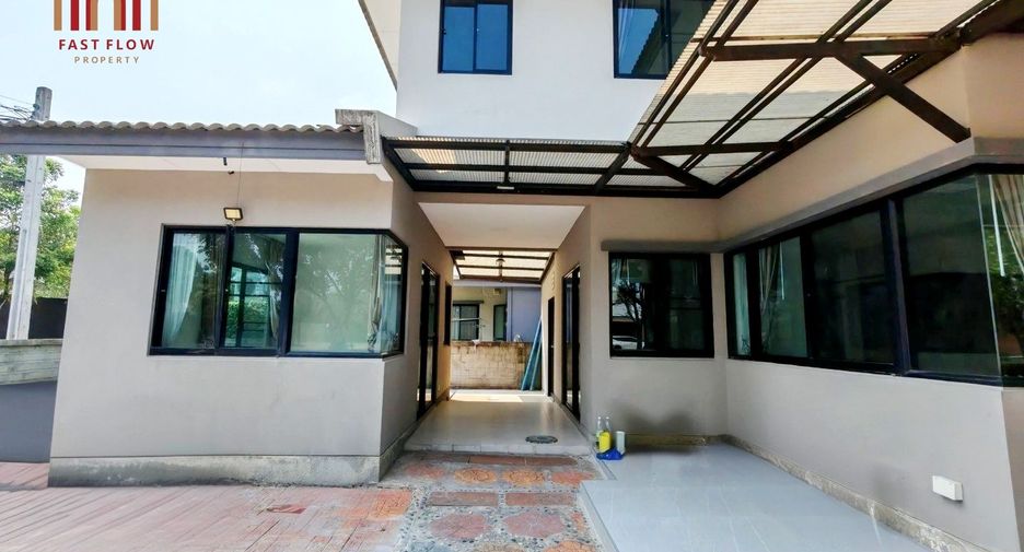 For sale 4 bedrooms house in Khlong Sam Wa, Bangkok