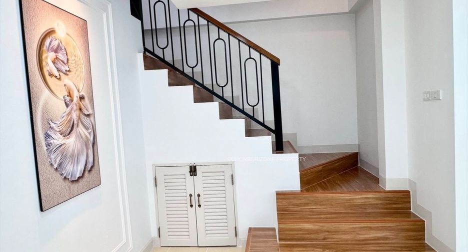 Casa en venta de 3 habitaciones en Si Racha, Chonburi