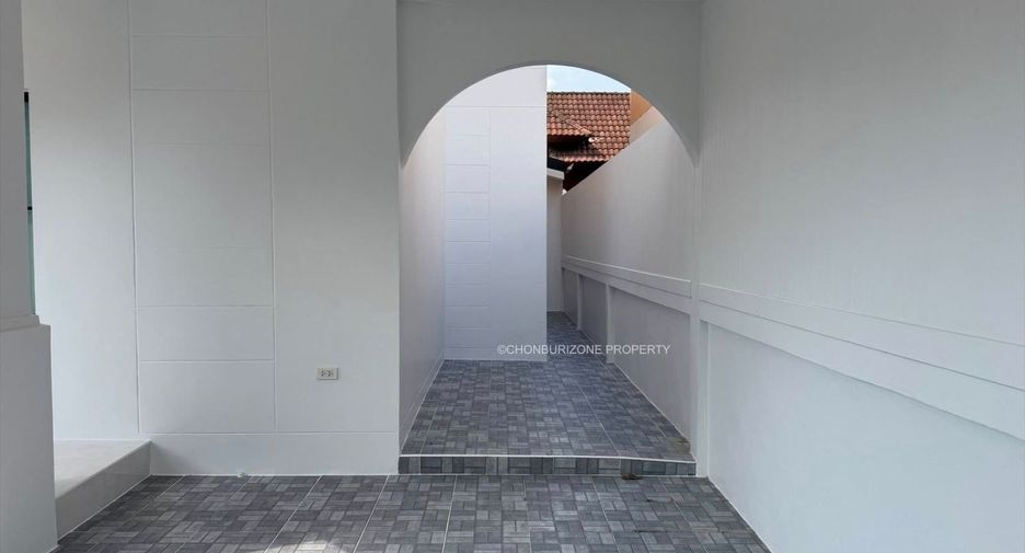 Casa en venta de 3 habitaciones en Si Racha, Chonburi