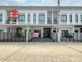 出租 和 出售 3 卧室 联排别墅 在 Lam Luk Ka, Pathum Thani