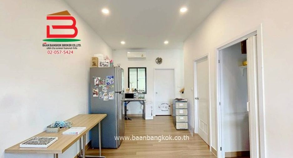 出租 和 出售 3 卧室 联排别墅 在 Lam Luk Ka, Pathum Thani