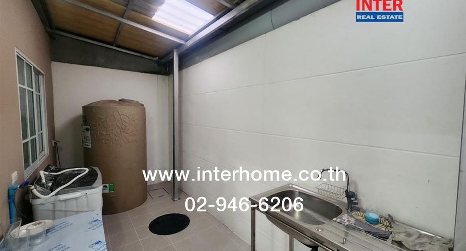 For sale 4 bedrooms townhouse in Mueang Samut Sakhon, Samut Sakhon