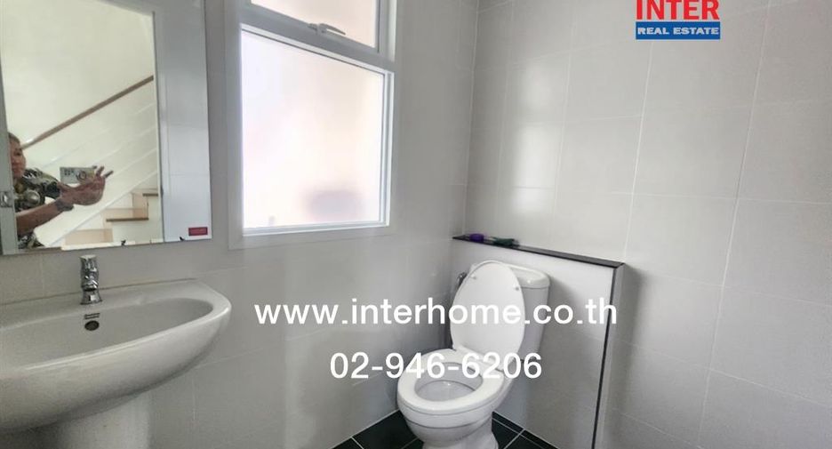 For sale 4 bedrooms townhouse in Mueang Samut Sakhon, Samut Sakhon