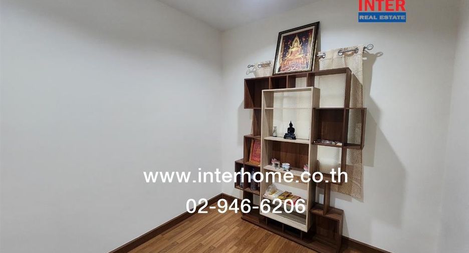 For sale 4 bedrooms townhouse in Mueang Samut Sakhon, Samut Sakhon