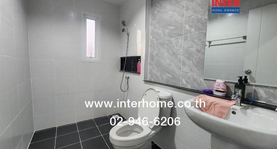 For sale 4 bedrooms townhouse in Mueang Samut Sakhon, Samut Sakhon