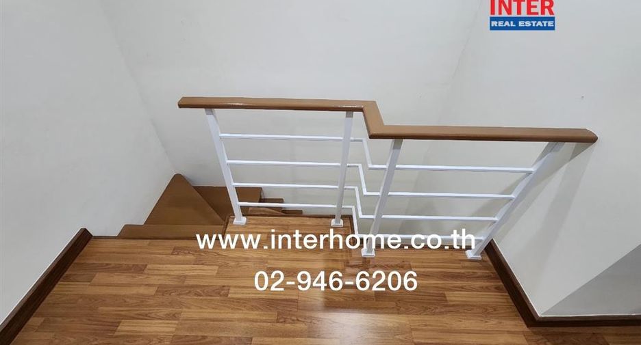 For sale 4 bedrooms townhouse in Mueang Samut Sakhon, Samut Sakhon