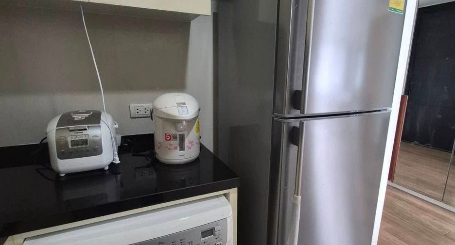 For rent 2 bedrooms condo in Pathum Wan, Bangkok