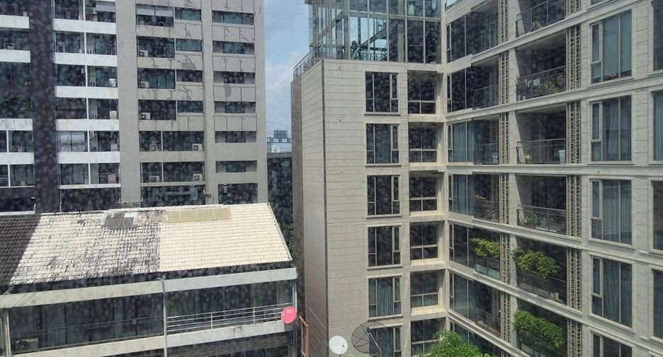 For rent 2 bedrooms condo in Pathum Wan, Bangkok