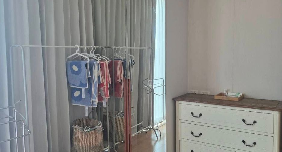 For rent 2 bedrooms condo in Pathum Wan, Bangkok