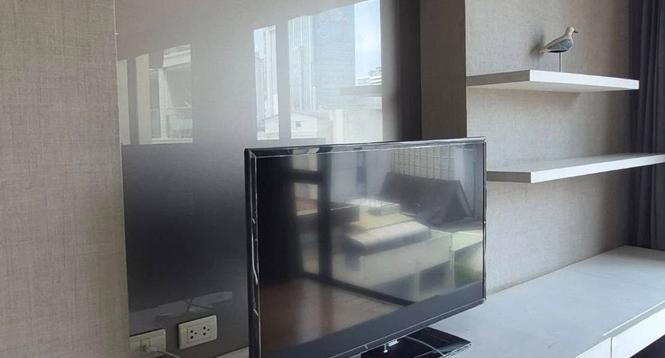 For rent 2 bedrooms condo in Pathum Wan, Bangkok