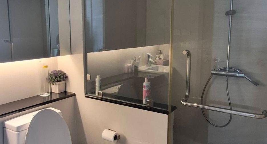 For rent 2 bedrooms condo in Pathum Wan, Bangkok
