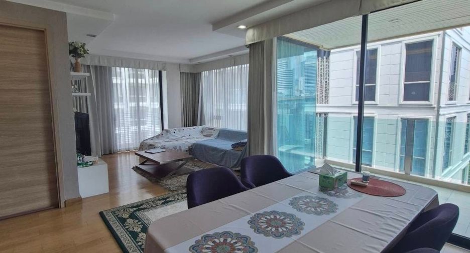 For rent 2 bedrooms condo in Pathum Wan, Bangkok