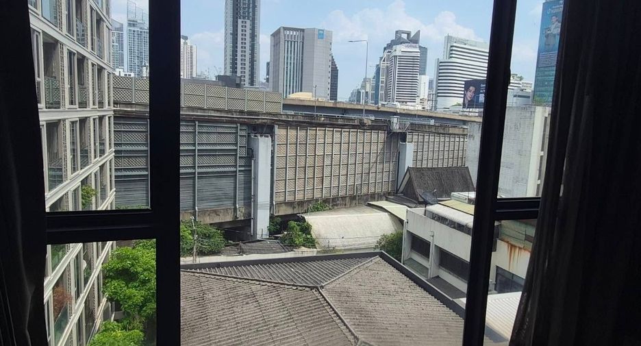 For rent 2 bedrooms condo in Pathum Wan, Bangkok