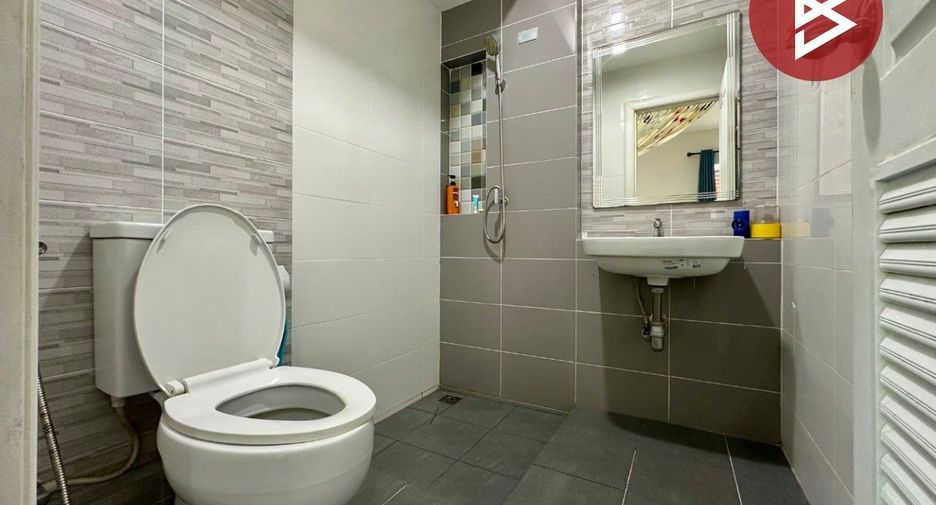 For sale 3 bedrooms house in Si Racha, Chonburi