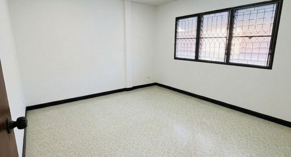 For sale 4 bedrooms townhouse in Bang Sao Thong, Samut Prakan