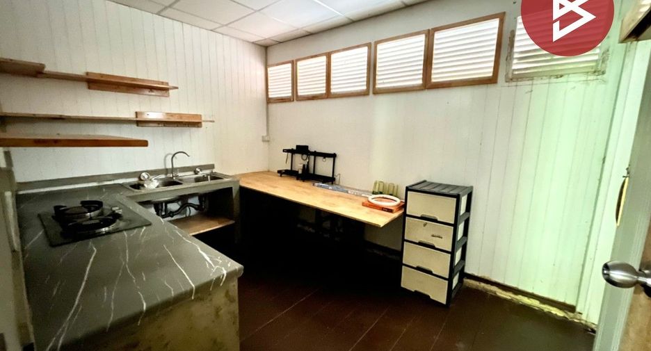 For sale 4 bedrooms townhouse in Bang Sao Thong, Samut Prakan