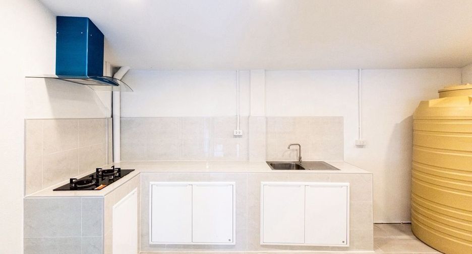 For sale 3 bedrooms townhouse in Prawet, Bangkok