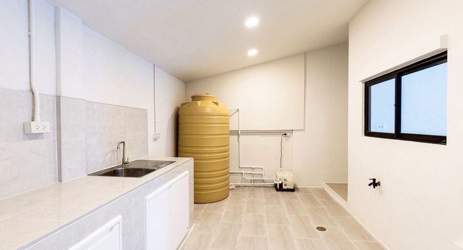 For sale 3 bedrooms townhouse in Prawet, Bangkok