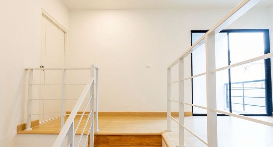 For sale 3 bedrooms townhouse in Prawet, Bangkok