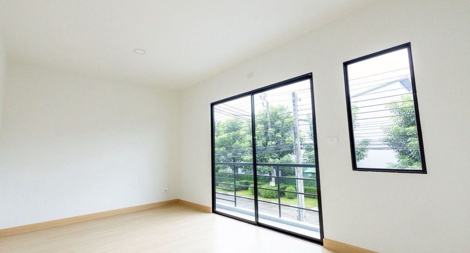 For sale 3 bedrooms townhouse in Prawet, Bangkok