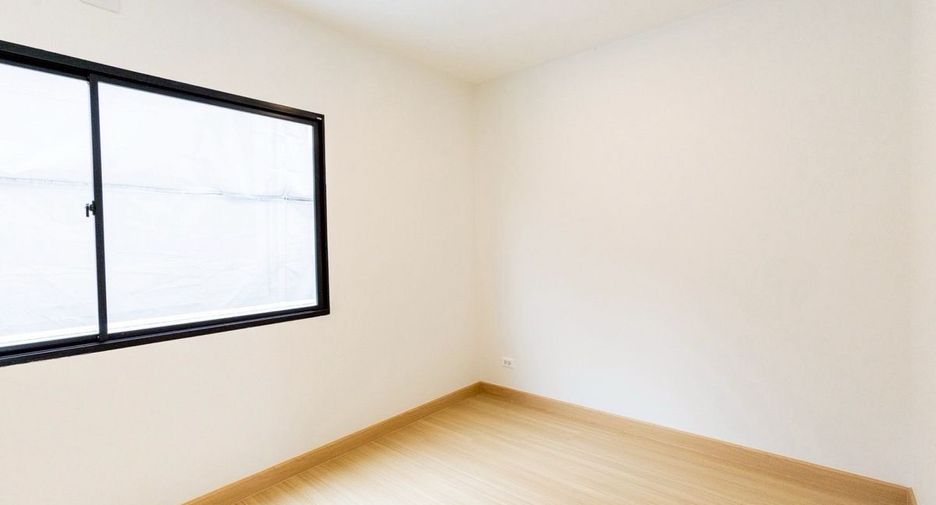 For sale 3 bedrooms townhouse in Prawet, Bangkok