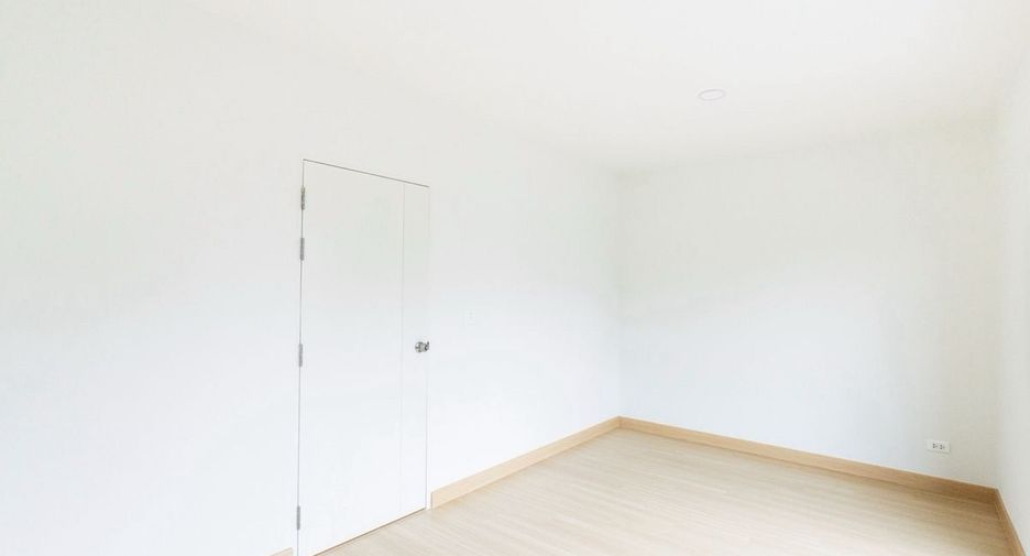For sale 3 bedrooms townhouse in Prawet, Bangkok