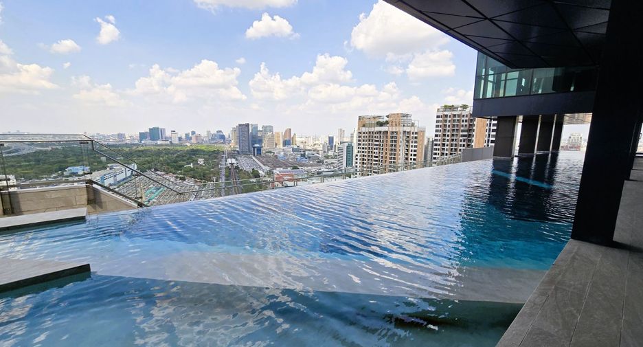 For sale 1 bed condo in Phaya Thai, Bangkok